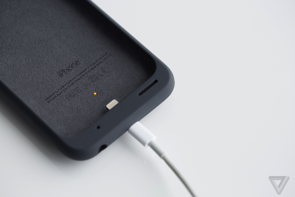 apple-smart-battery-case-charging-led