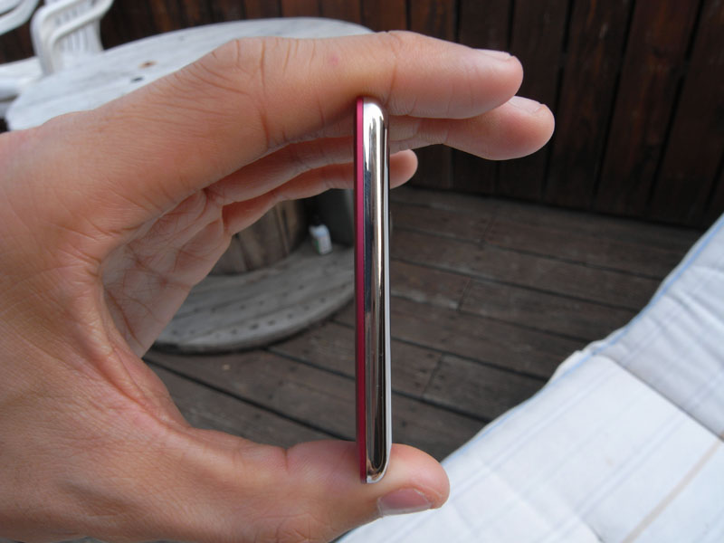 iPod Nano 3G Red Product Side